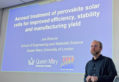Prof Briscoe presenting his research at HZB