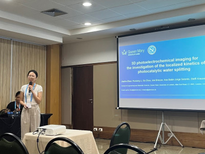Jiazhe presents her 3D photoelectrochemical imaging results to an international audience of electrochemists.