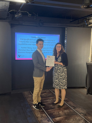 Han Zhang receiving the award from IOM3 President Kate Thornton