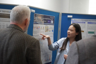 click/tap to enlarge this image... Tingting presenting her poster